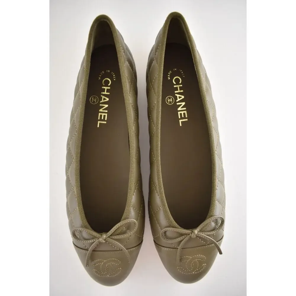 Chanel 26B Dark Khaki Green Lambskin Quilted CC Logo Ballet Ballerina Flat 37.5